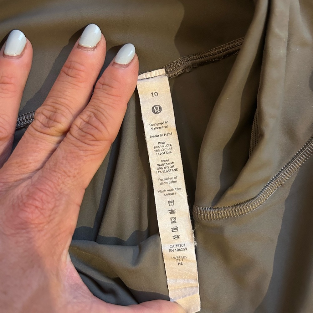 ✨ Lululemon Fast and Free 25” Pants | Size 10 | Reflective Dots | Grey-Beige - Picture 4 of 6